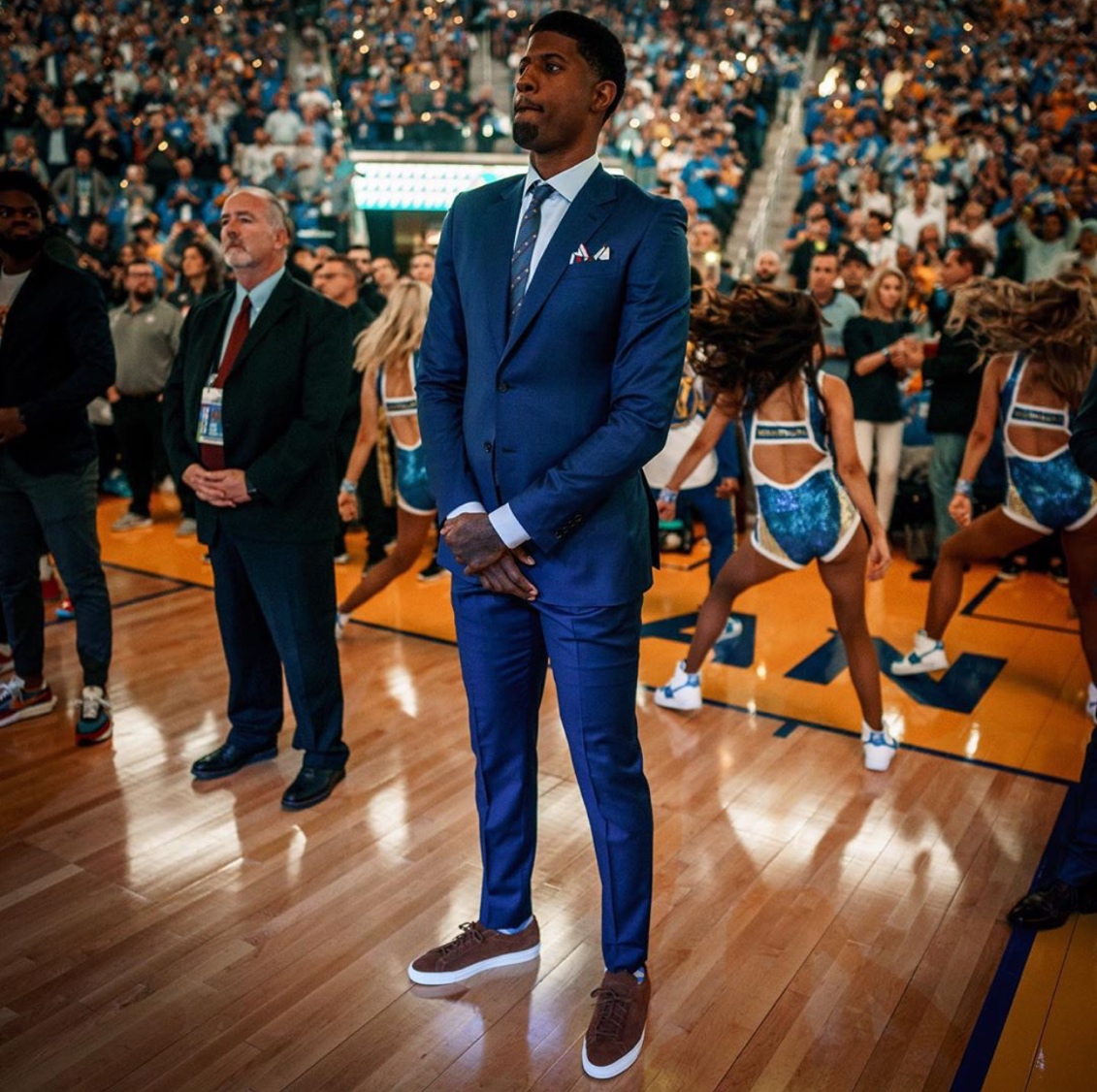 穿上西装的保罗-乔治,简直太帅了!