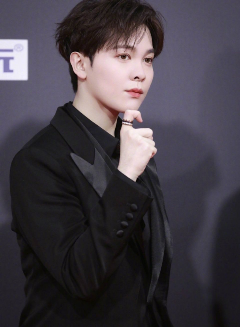 今日凌晨,坤音老板秦周懿发文