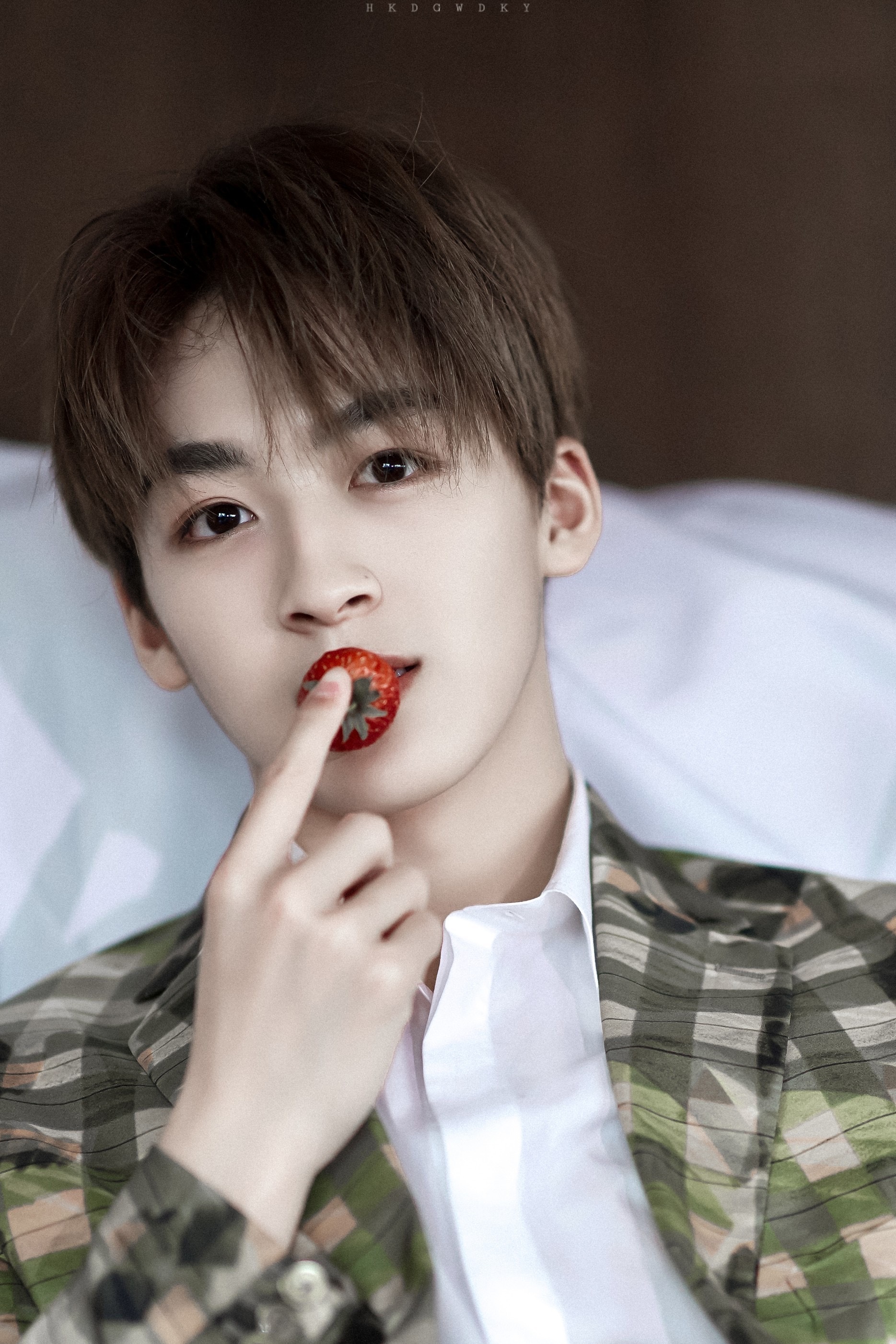 且看门面担当何洛洛@r1se-何洛洛 一碗水端平,晒娃晒男朋友都可以哦