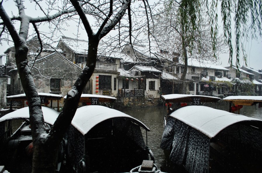 风一更,雪一更,聒碎乡心梦不成,故园无此声。