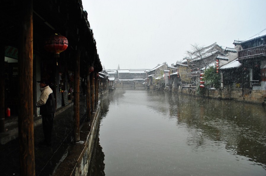 风一更,雪一更,聒碎乡心梦不成,故园无此声。