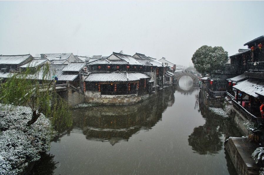 风一更,雪一更,聒碎乡心梦不成,故园无此声。
