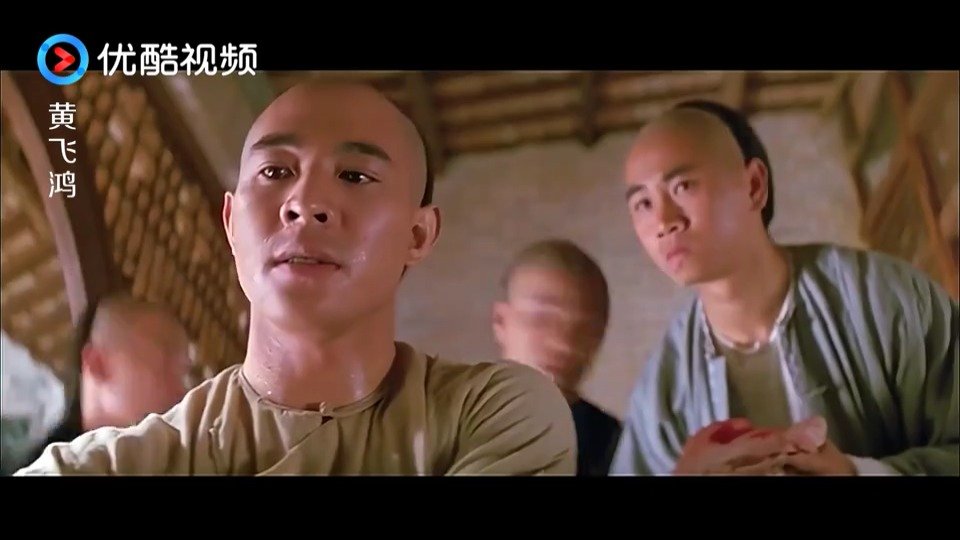 猪肉荣抢着给黄飞鸿拿药,结果自己不认识字被师傅训斥,太搞笑了