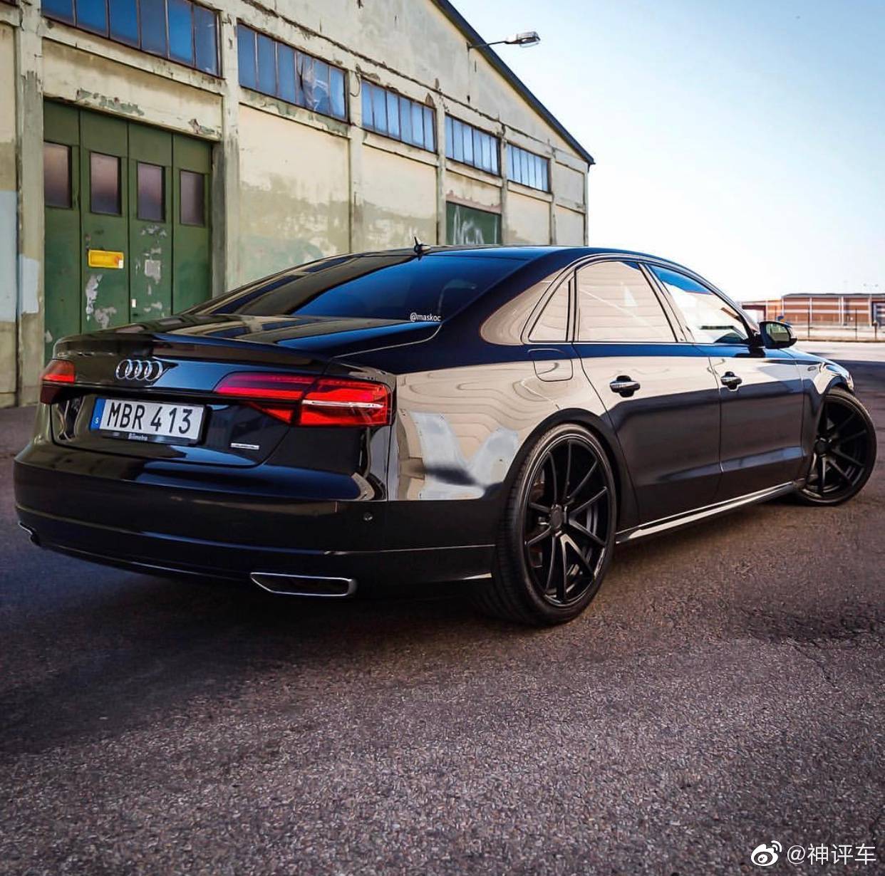                 全黑 化的奥迪a8