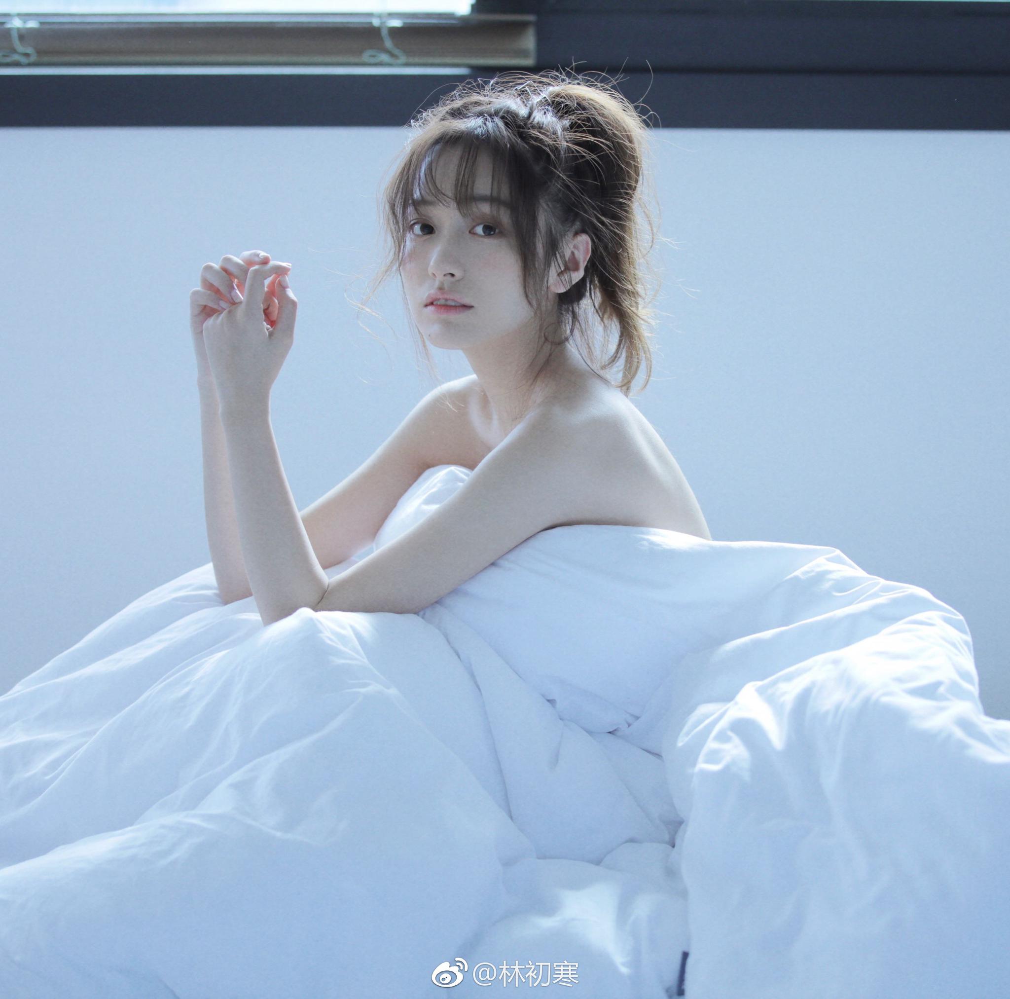 奶白色的皮肤 _@十万个蛋清 @林初寒