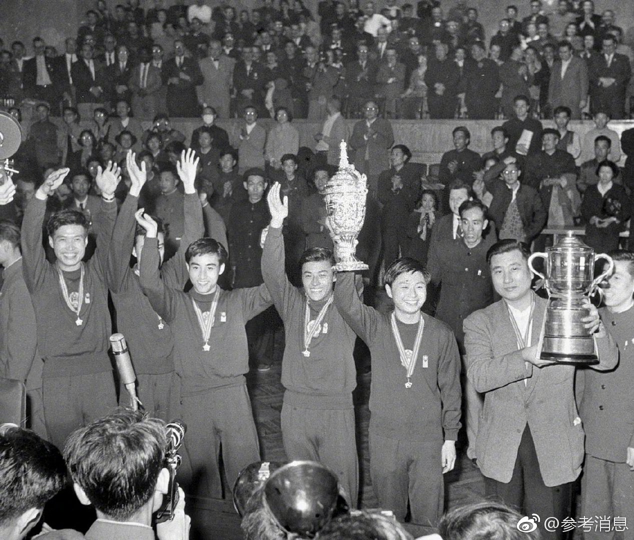 历史上的4月9日中国男乒首夺世界团体冠军