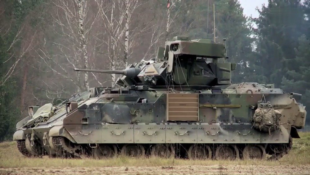 美国陆军 -第1骑兵师 m2a3 m3a3步兵战车tow导弹实弹射击