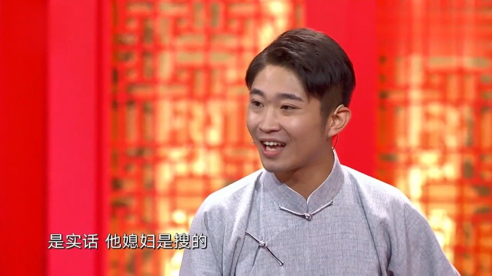 相声新人金霏开挂了!高举"全场最佳"挺进10强!