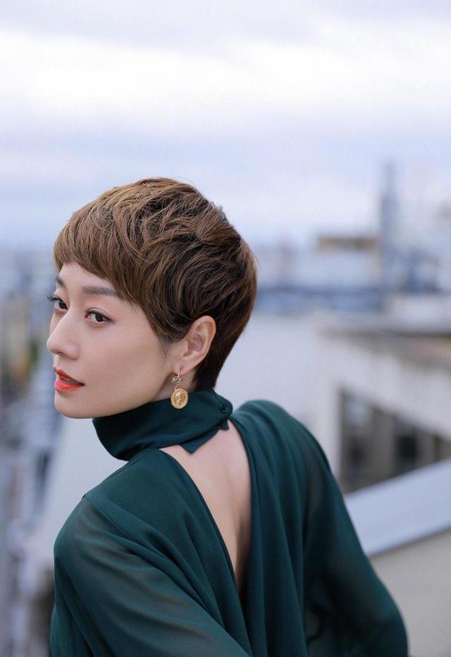 马伊琍高调拍秋冬时尚大片,时尚短发造型,比离婚前美得更有气质