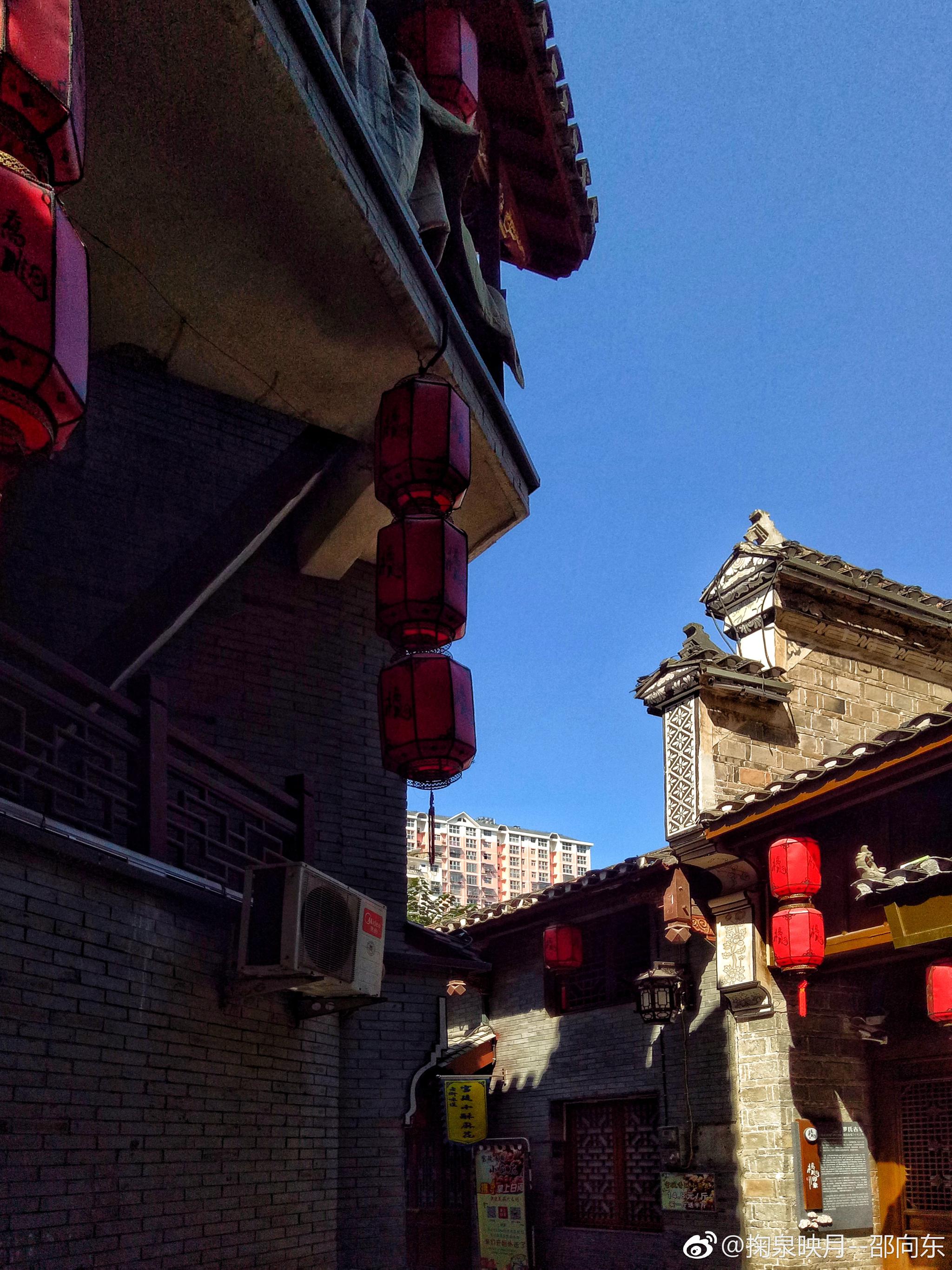 《桥儿沟的慢时光》  陕西白河县桥儿沟是一条很有传统的民清老街