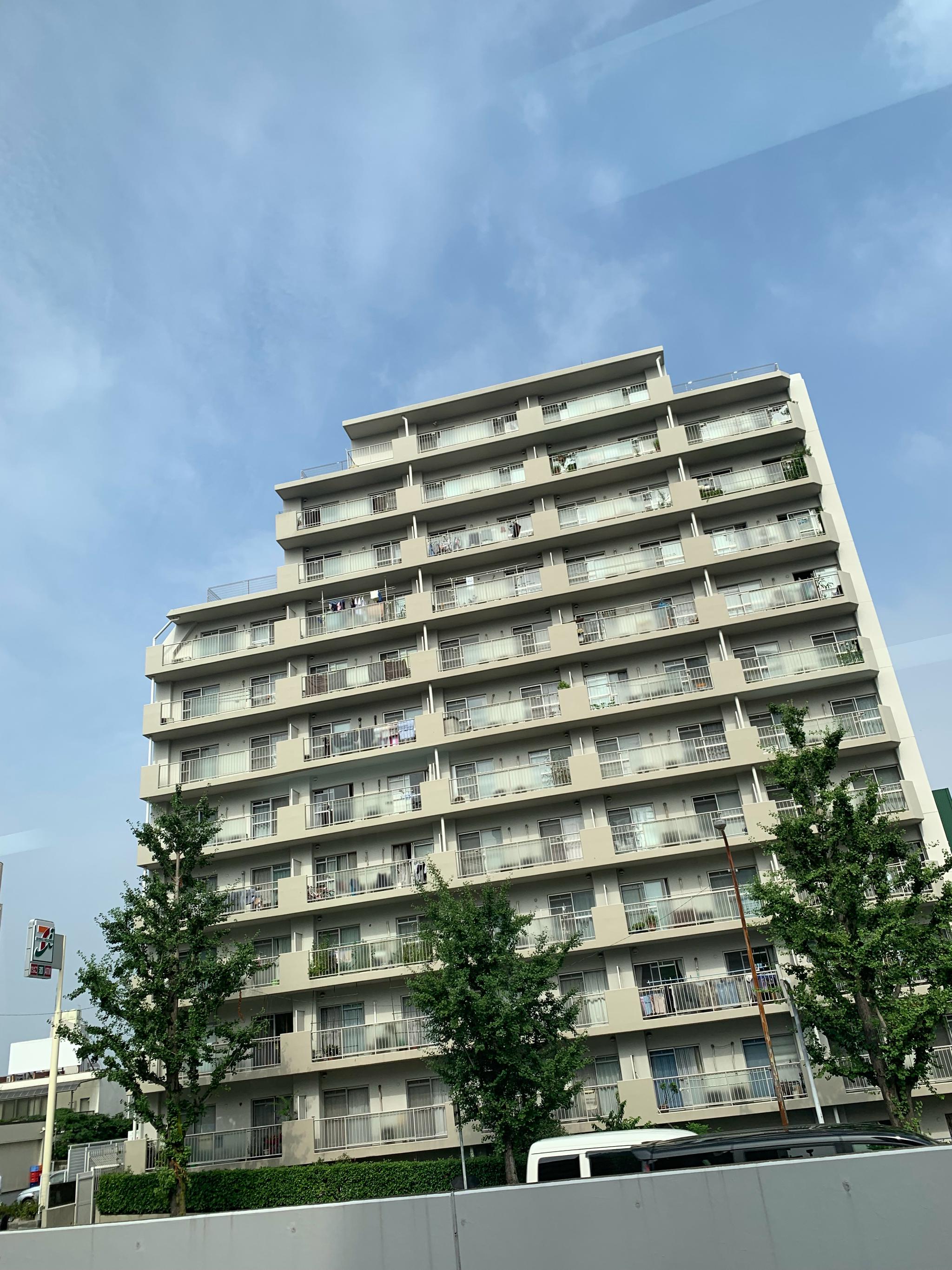 日本居民楼,看起来平平无奇,但这个国家从官方到民众