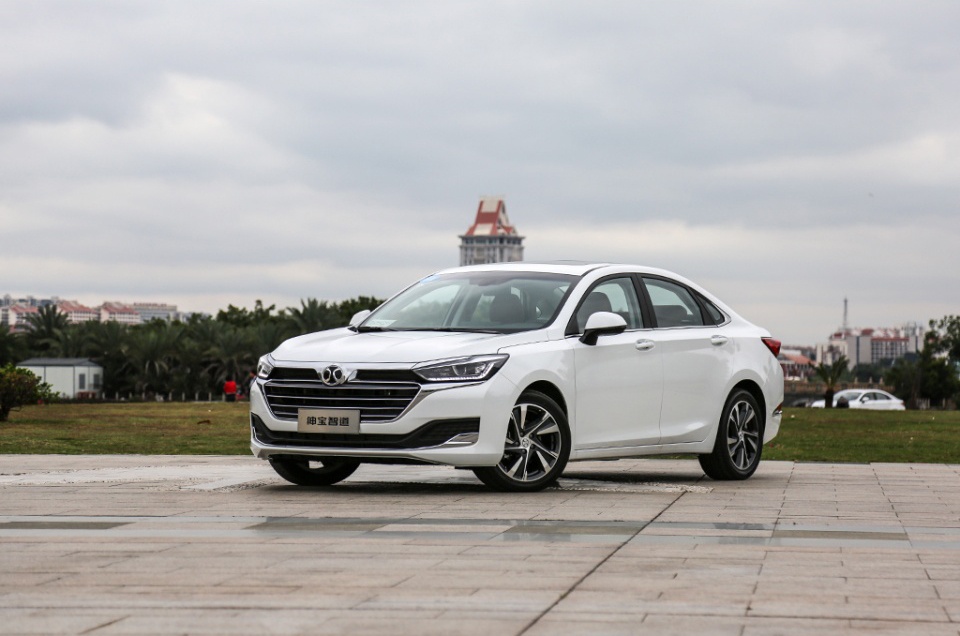 完善双智星矩阵北汽绅宝智道上市售价7991229万元