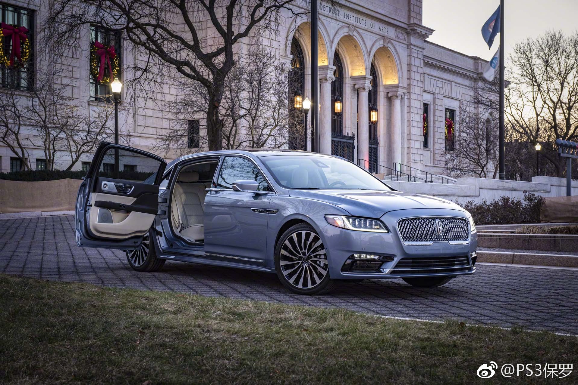 为纪念林肯汽车80周年,林肯推出大陆对开门特别版