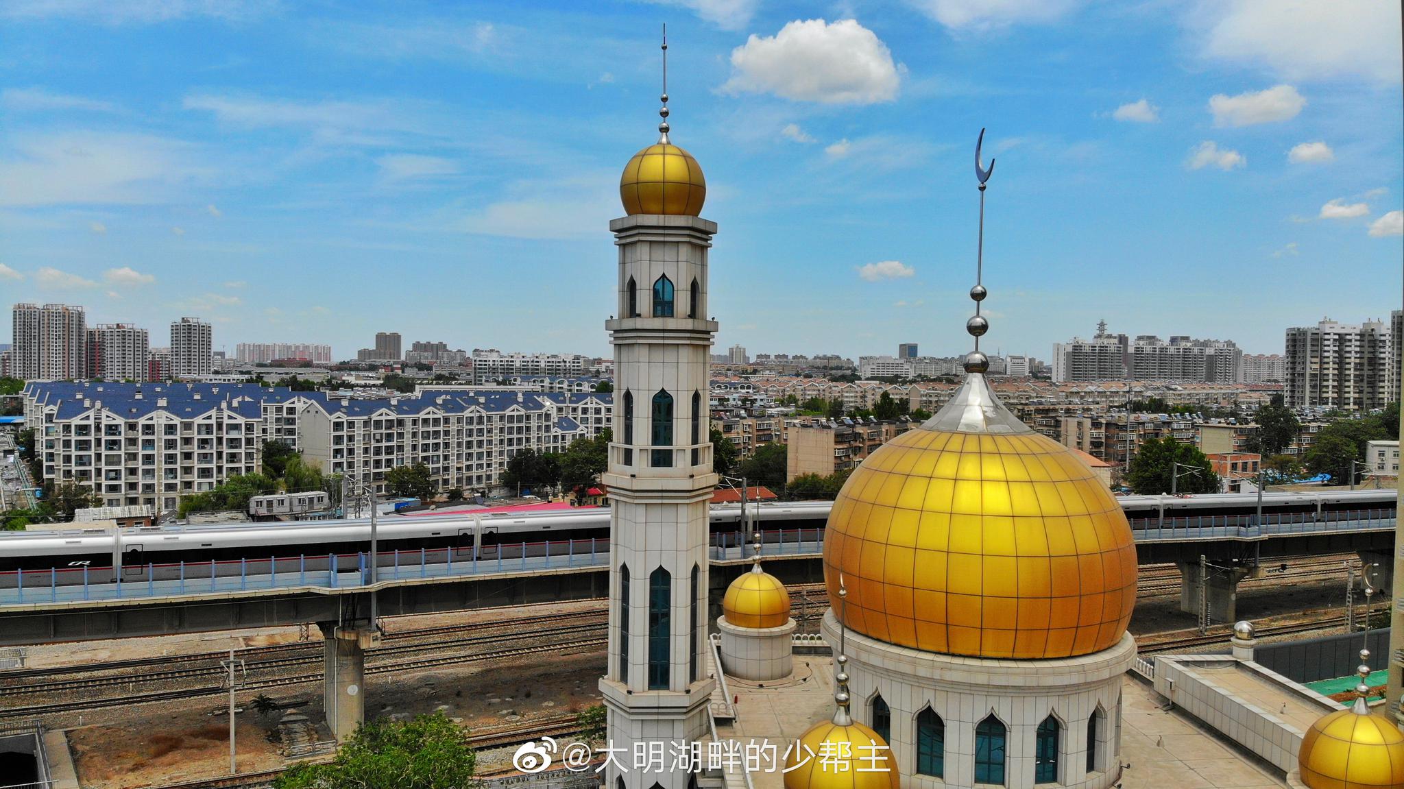 济南纬十二路的地标异域风情的北大槐树清真寺始建于明弘治年间