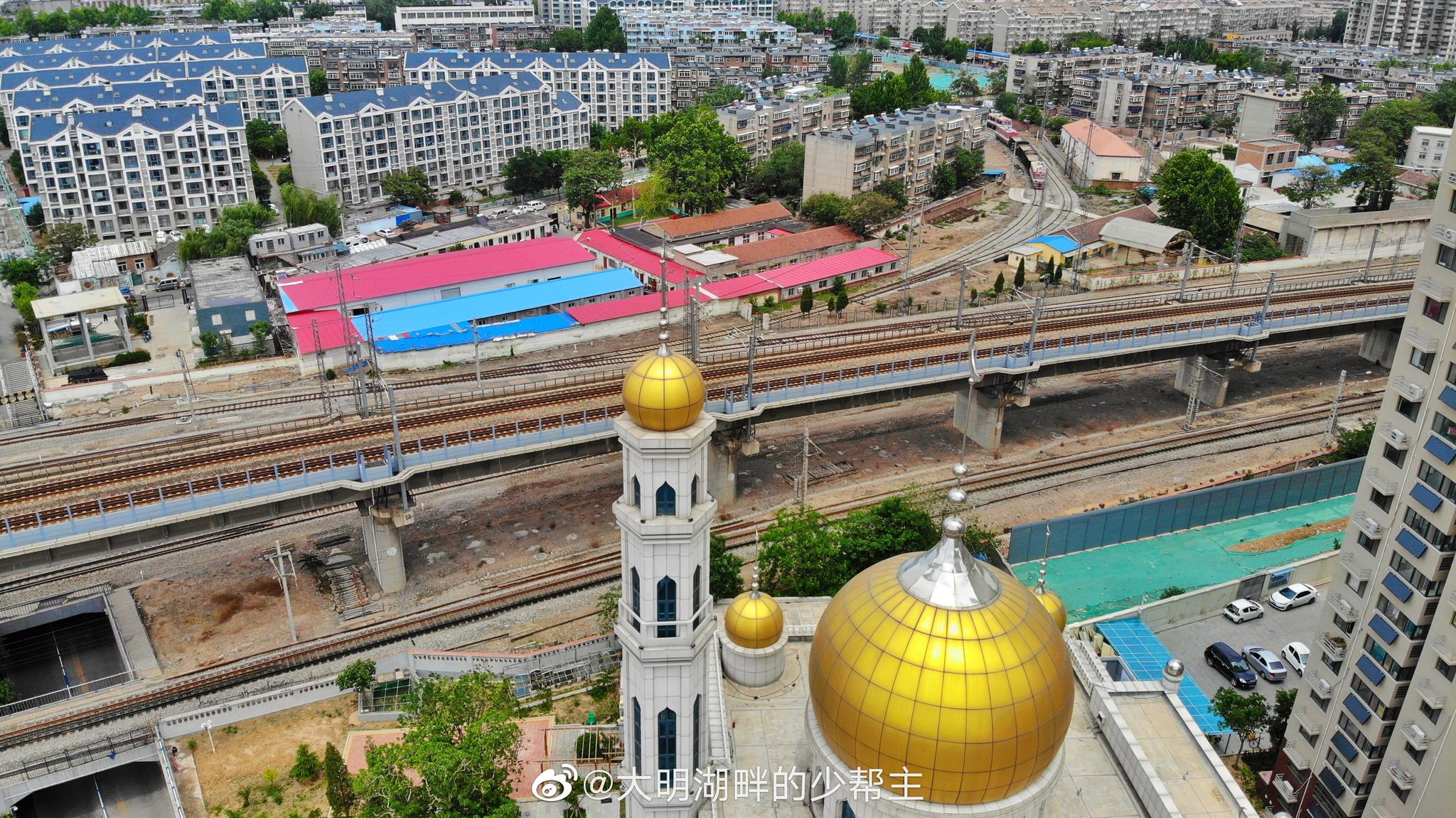 济南纬十二路的地标异域风情的北大槐树清真寺始建于明弘治年间