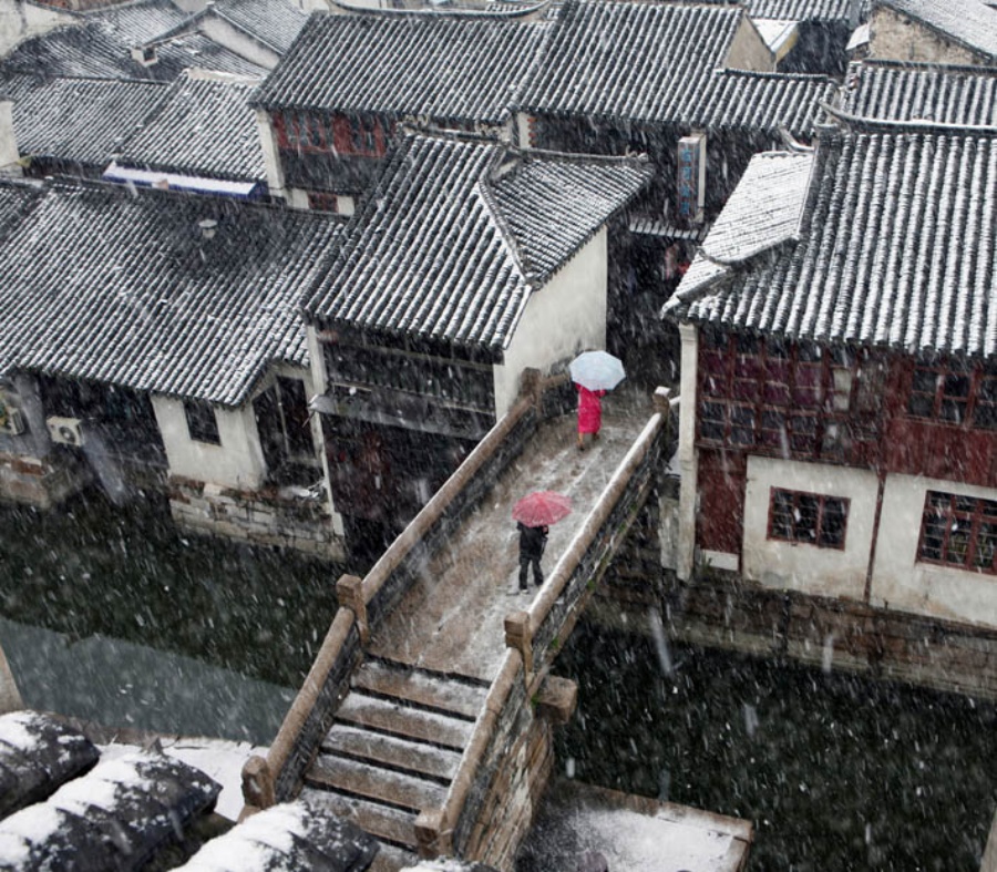 风一更,雪一更,聒碎乡心梦不成,故园无此声。