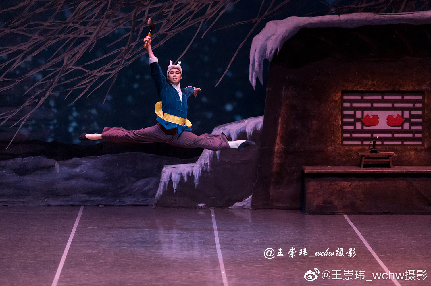 献礼新中国成立70周年|戚冰雪|张文君|献礼_新浪新闻