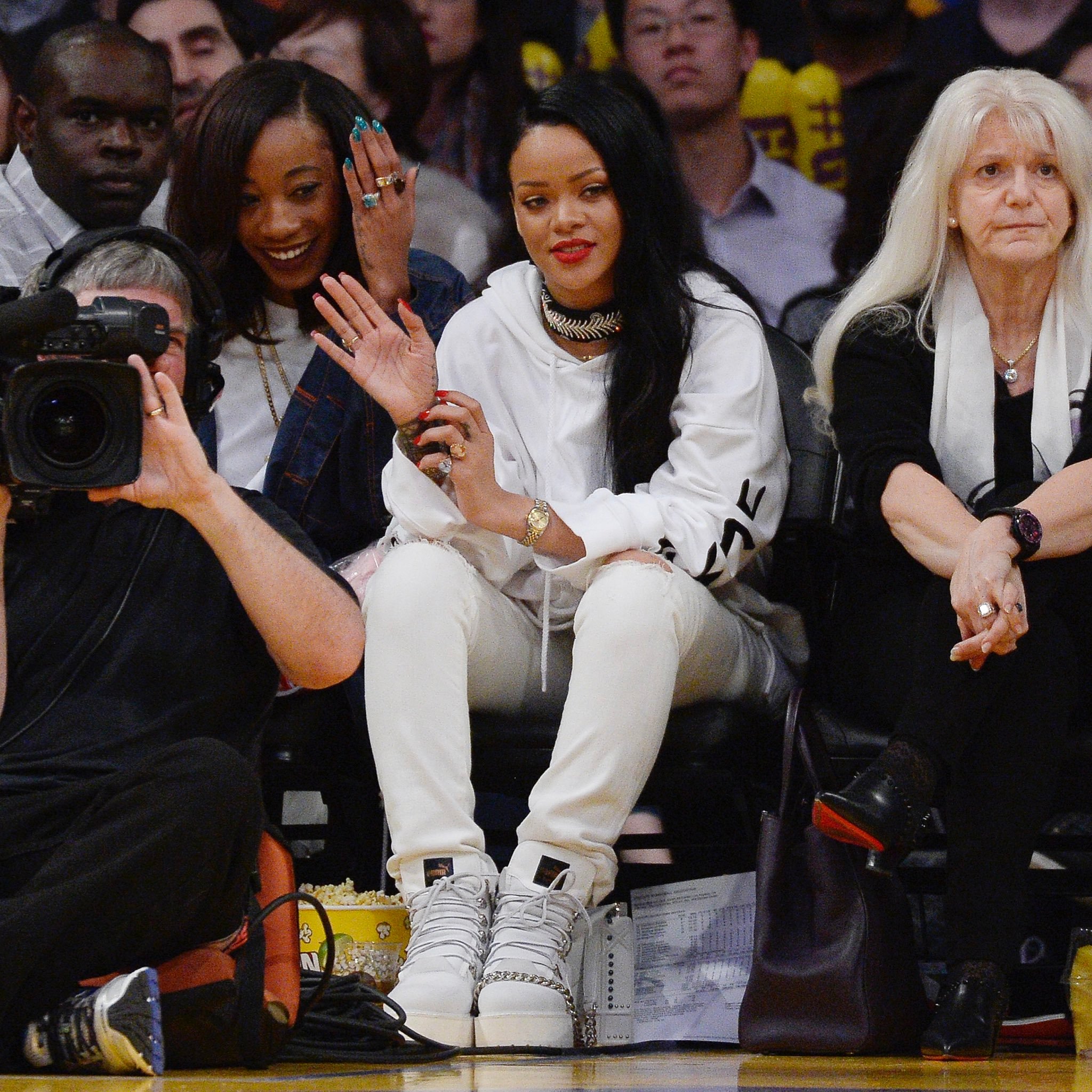 这个数据有点意思,蕾哈娜去现场看比赛,球员的表现对比