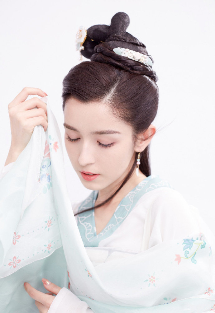 哈妮克孜古装造型清新脱俗美若天仙小仙女下凡