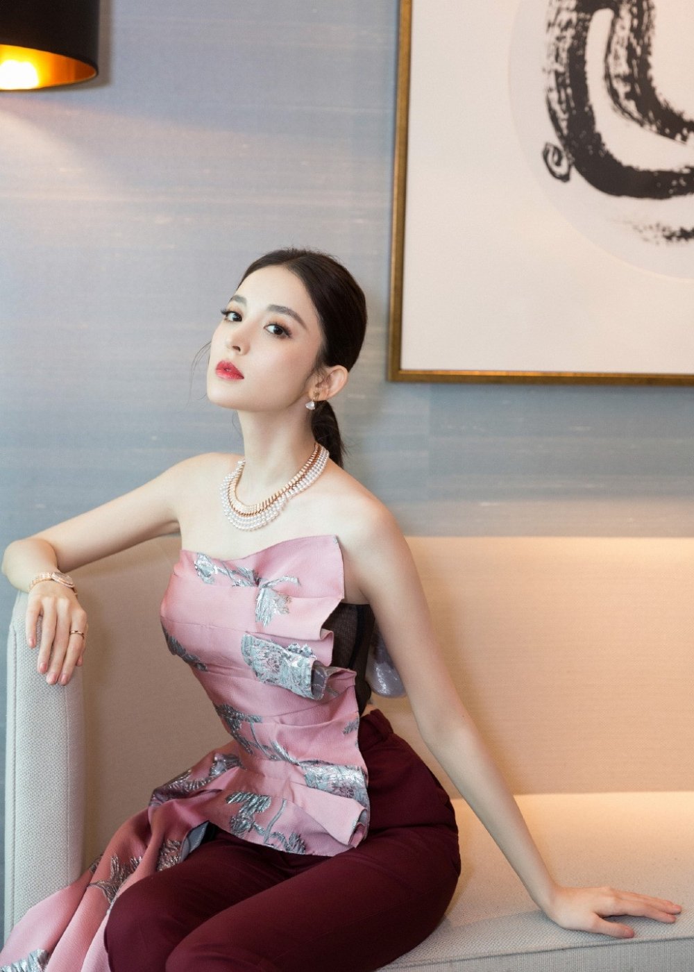 气质女星古力娜扎性感优雅时尚活动写真集