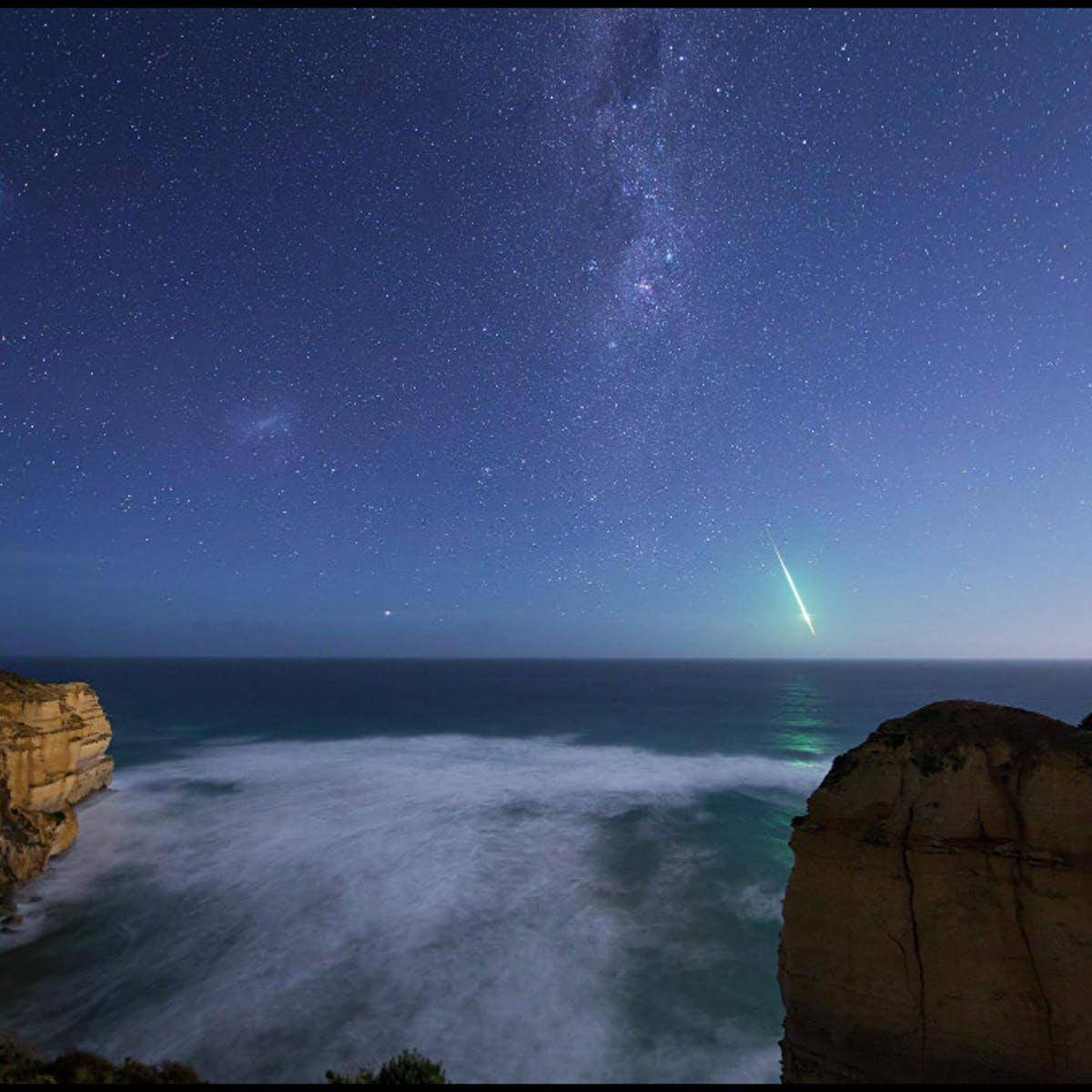 请定好您的闹钟,明天南鱼座流星雨将达到极大值,但不推荐观赏