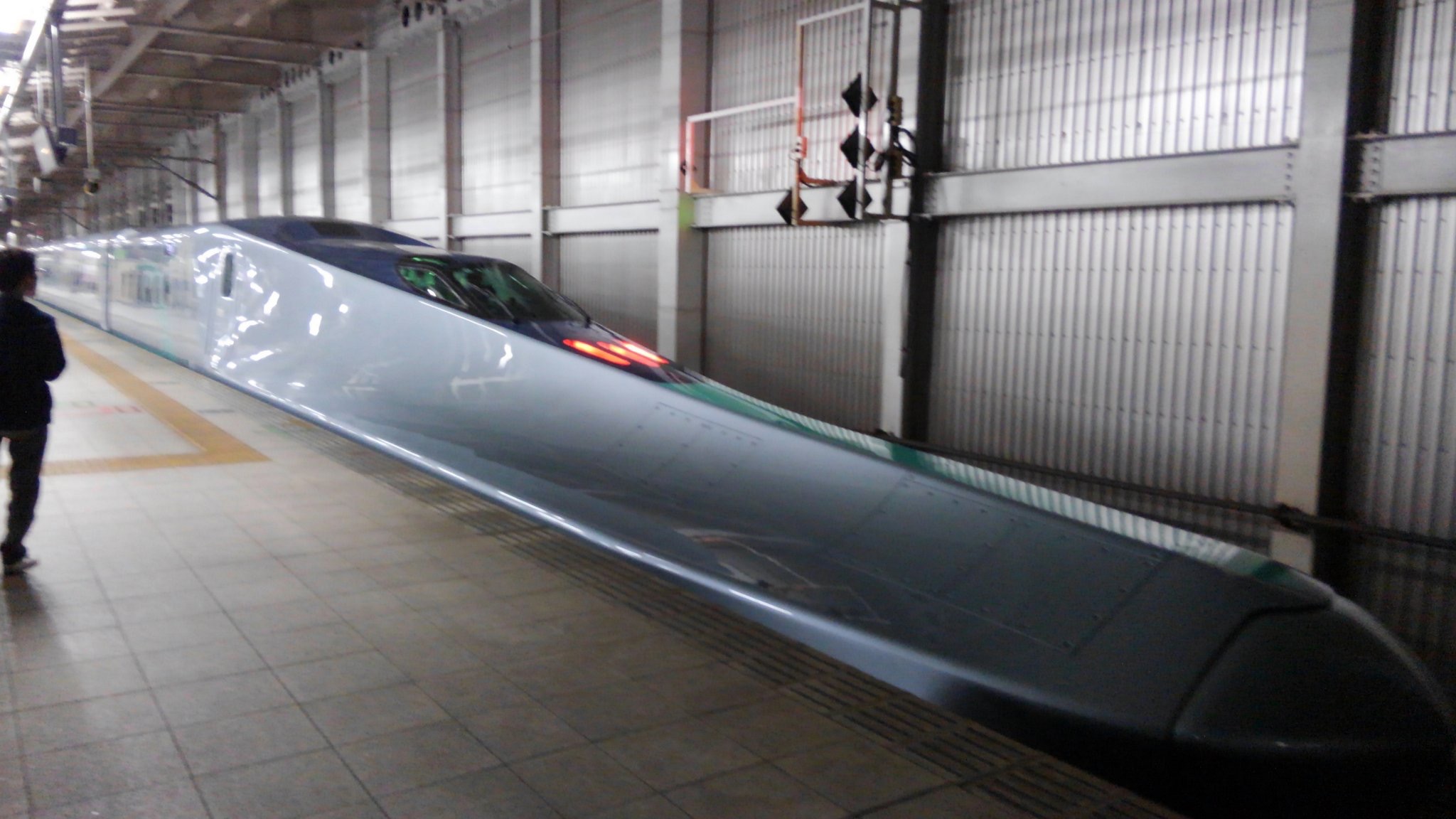 额这个最新的新干线 Alfa X 额这个最新的新干线 Alfa X
