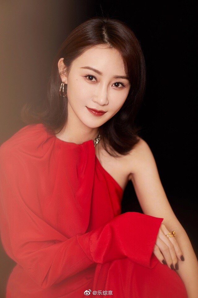 演员林鹏亮相亚洲影视周与成龙李易峰杨紫同台献唱灿烂