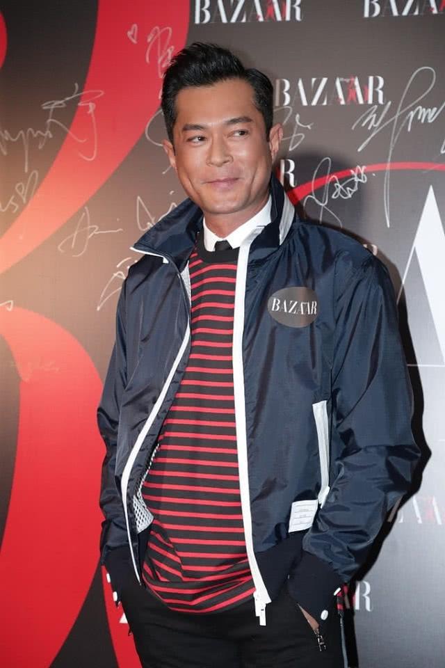 古天乐出席活动,外穿一件夹克,再把领子立起来颇为有范