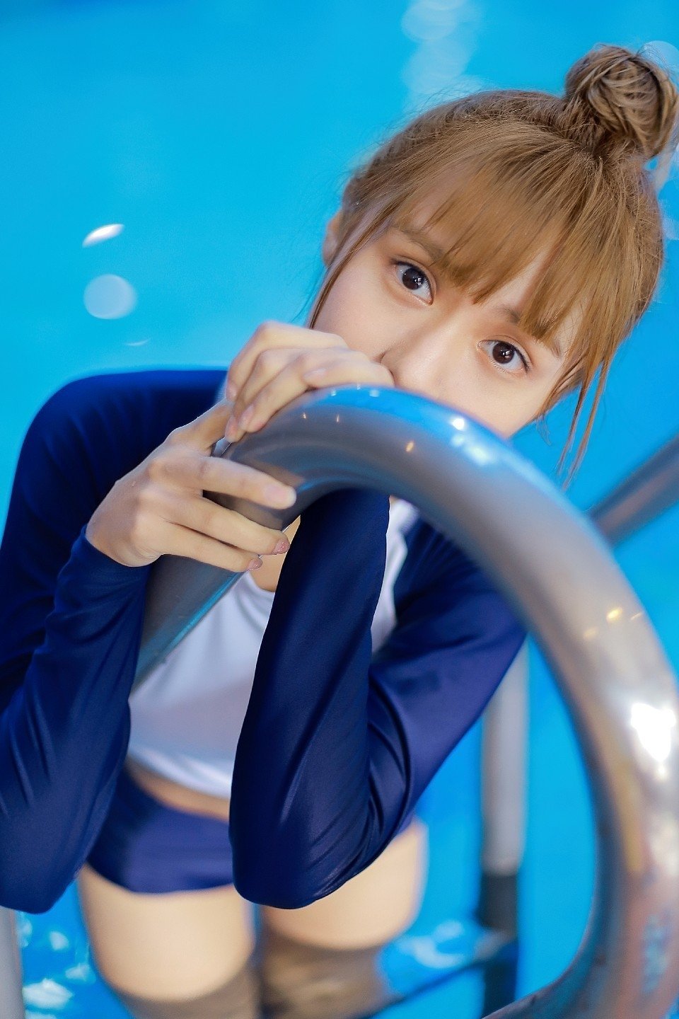 连体泳衣性感美女热辣泳池情趣写真集