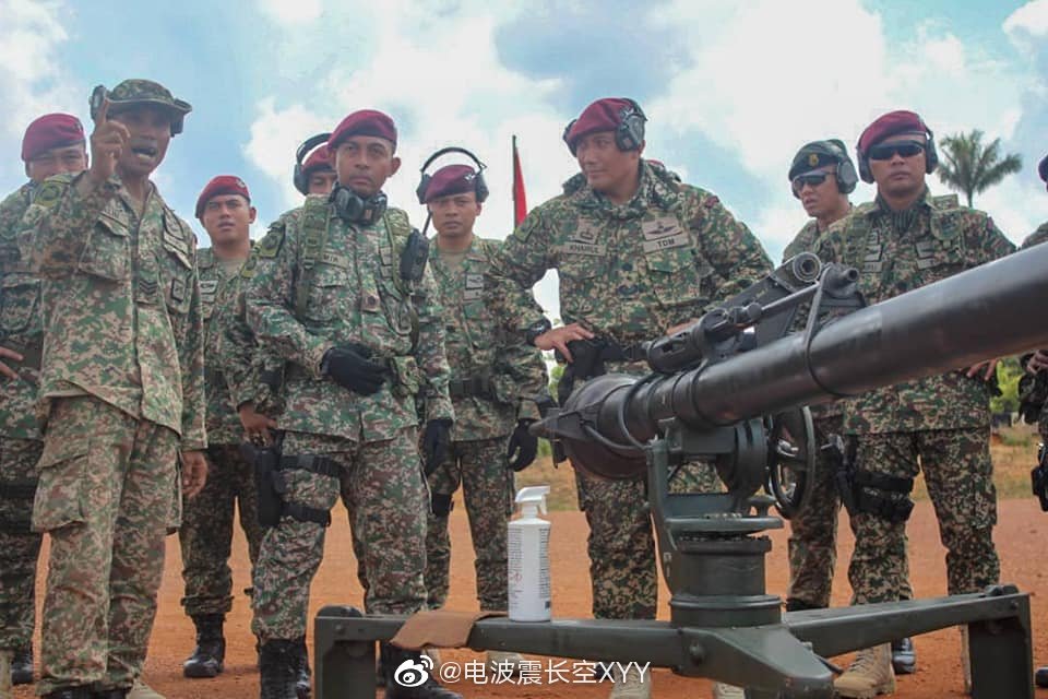 马来西亚第10伞兵旅m40a2无后坐力炮实弹射击