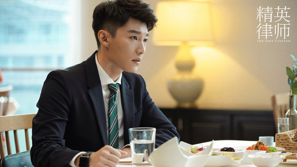 《精英律师》里最不"精英"的律师,代旭演活"人间社畜"