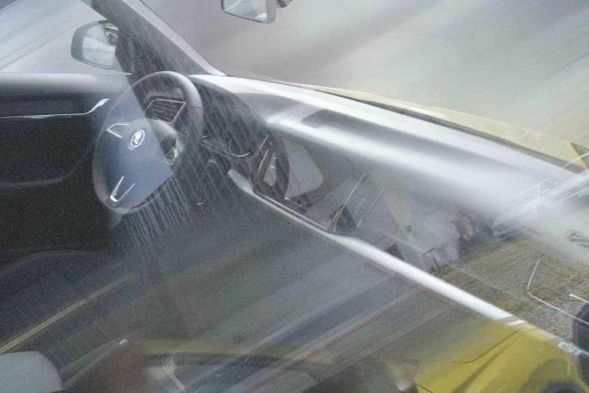 最便宜德系轿跑SUV来了，高度不降反增