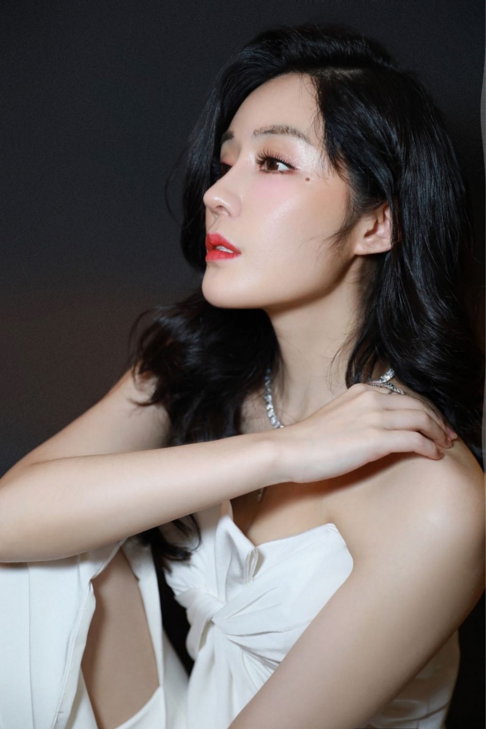 妩媚女神汤晶媚优雅简约性感写真集