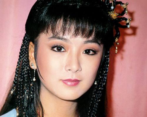 曾经的瑶女郎,被琼瑶认作干女儿,却遇人不淑,被男友当街殴打