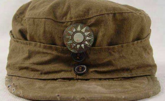 抗战时期,八路军帽子上的两颗扣子有什么用