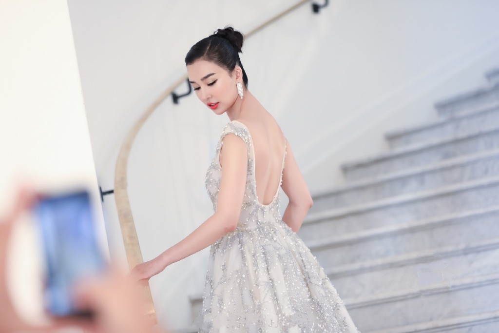 美背女神姚星彤:好身材不仅要瘦,更要美