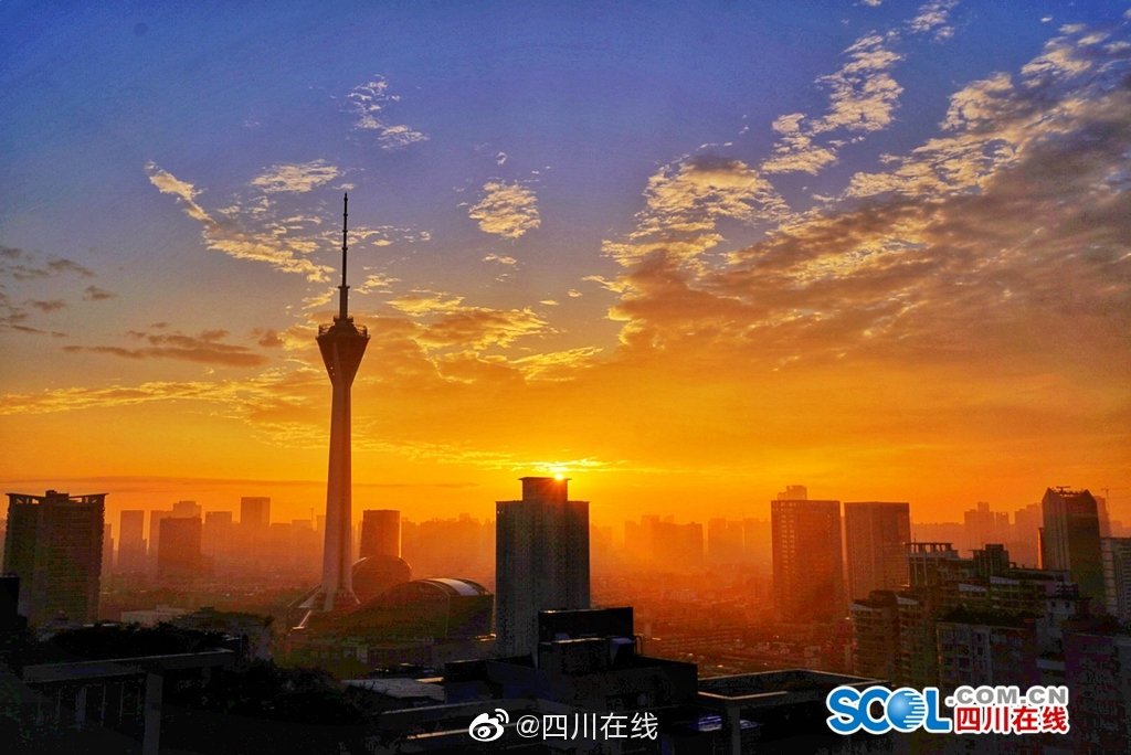成都暴雨后的日出美哭了红彤彤的太阳再次上线经过雨水的洗刷