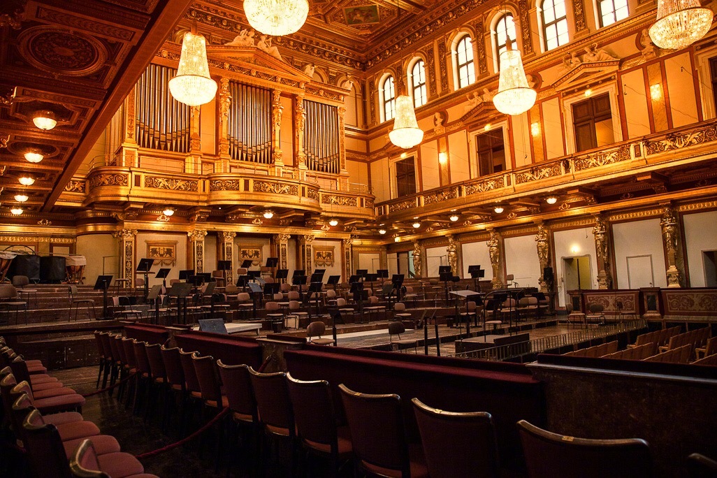 维也纳金色大厅维也纳最古老,最现代化的音乐厅就仿佛是浮在天上的