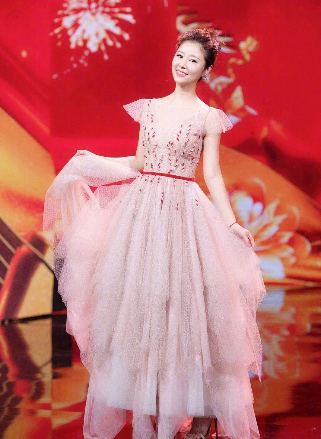 春晚明星造型,刘涛的气质关晓彤的长腿杨颖的甜美都让人过目难忘