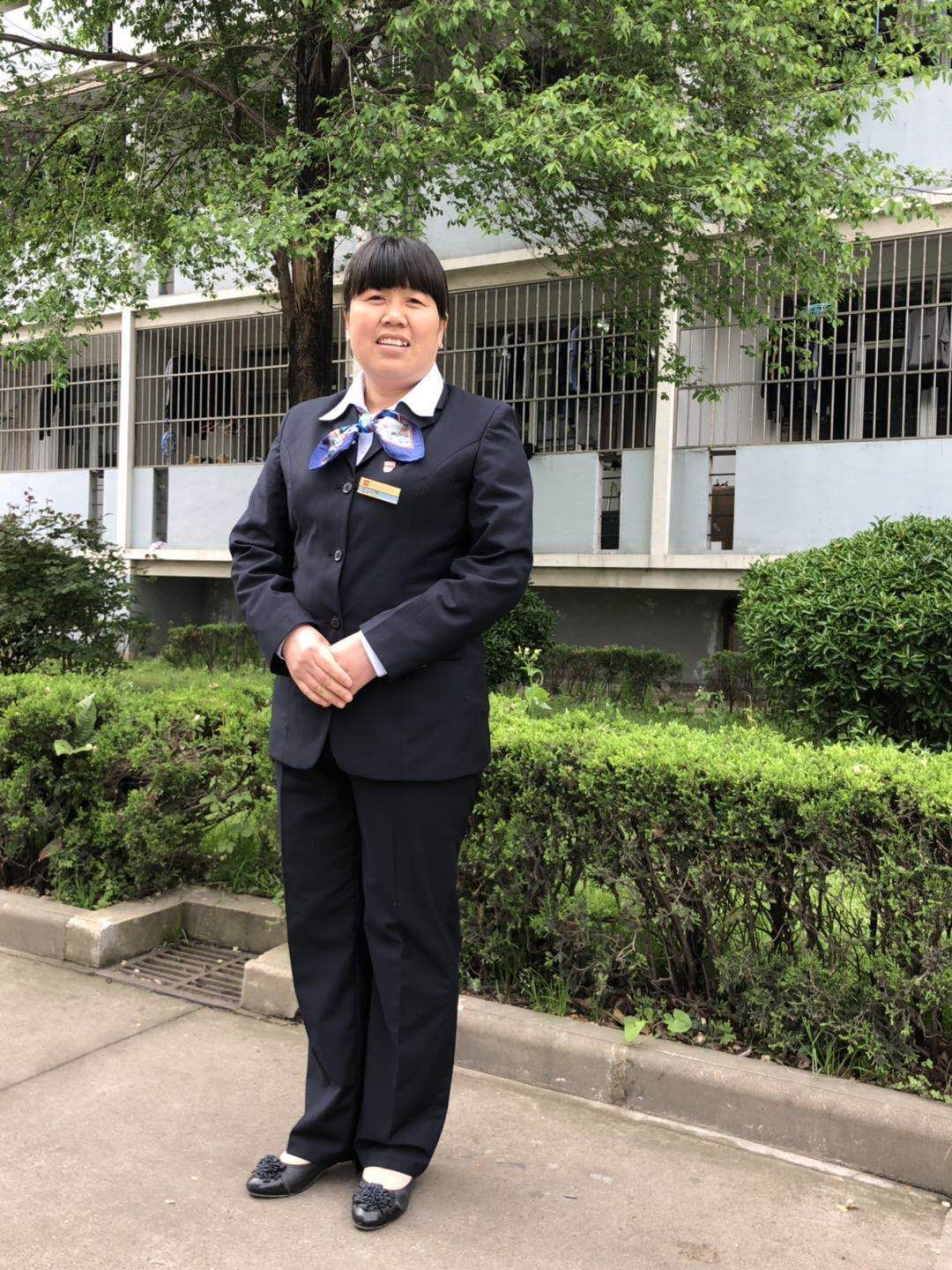 宿管阿姨变身"段子手","不一样的小黑板"爆红网络