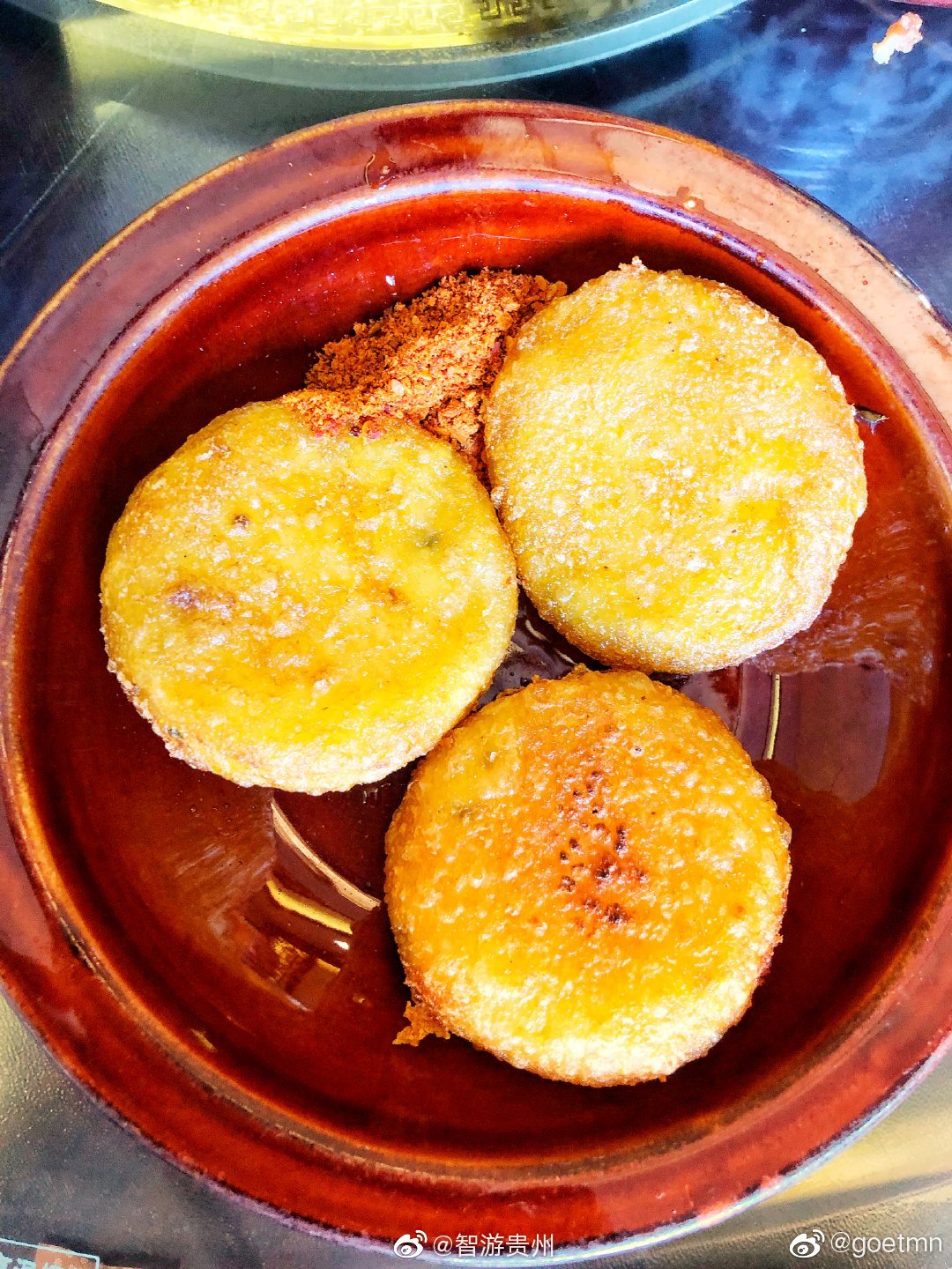 青岩古镇小吃一条街糕粑稀饭豆腐圆子洋芋粑绿豆冰粉金必轩