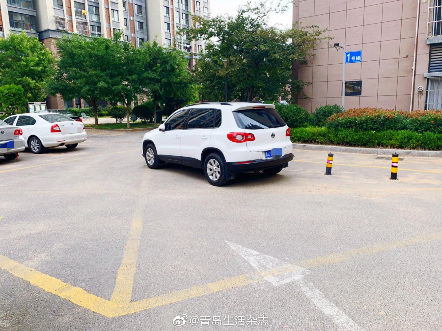 好好的车位不停,非要停在拐弯处,是为哪般|拐弯处|车位|贴条|车辆|来访_新浪新闻