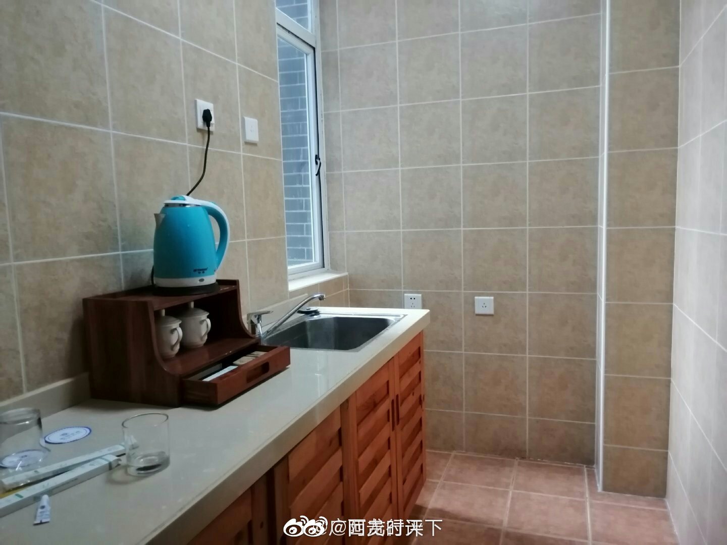 坐落在武篆镇江平地区长寿村的月亮河度假酒店装饰古