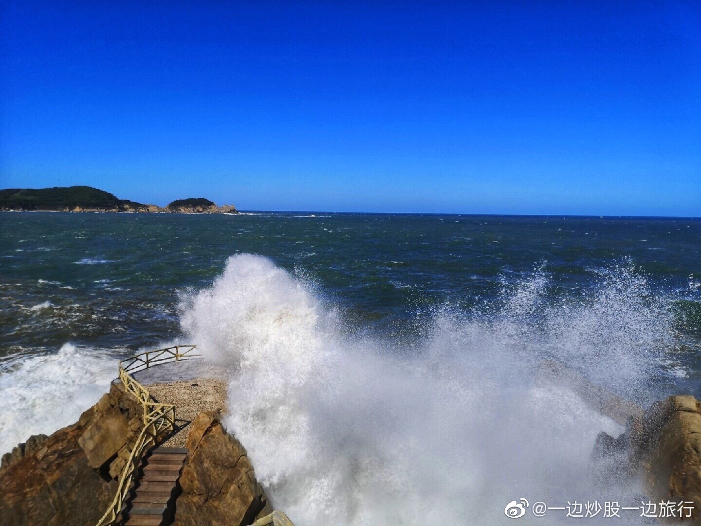 昨天的浪仅次于一个月前的“玲玲”,喜欢这拍岸的巨响和画面|玲玲|巨响|浪涛_新浪新闻