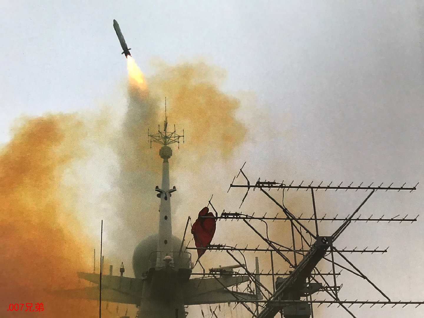 俄军突然亮出“核大棒” 同时从海陆空发射洲际导弹和巡航导弹