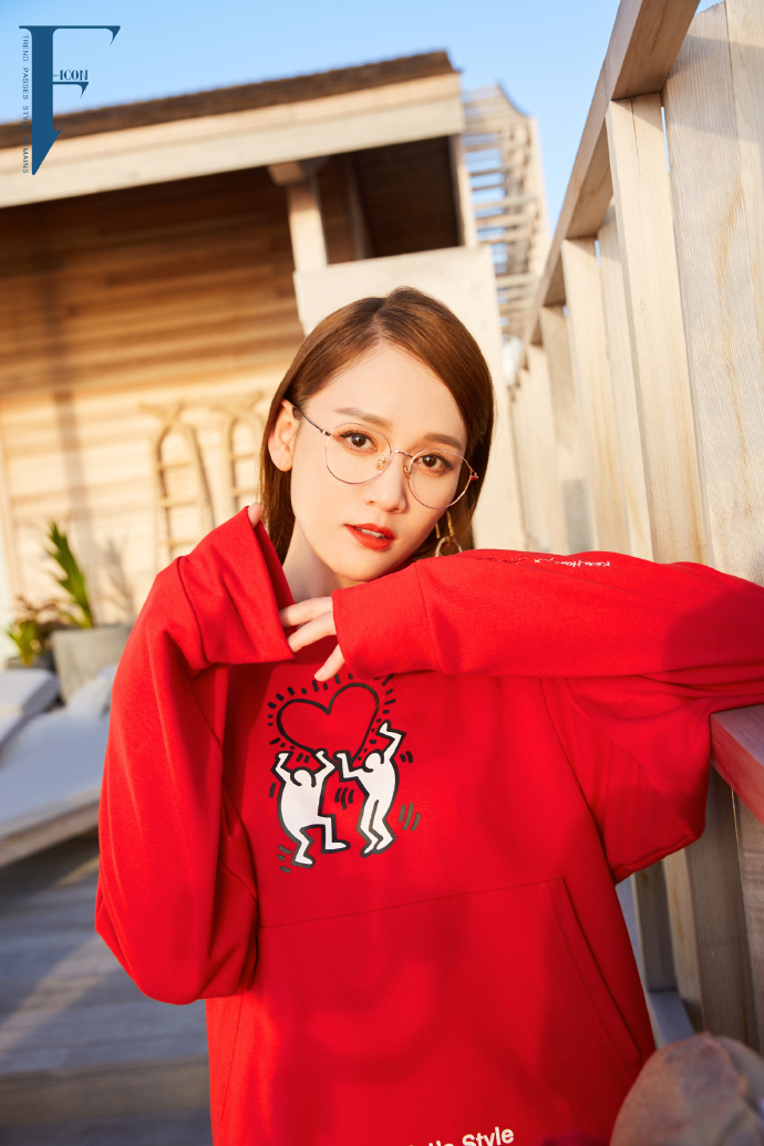 陈乔恩大胆尝试中国红,39岁尽情演绎大都市女性魅力,真实纯粹!