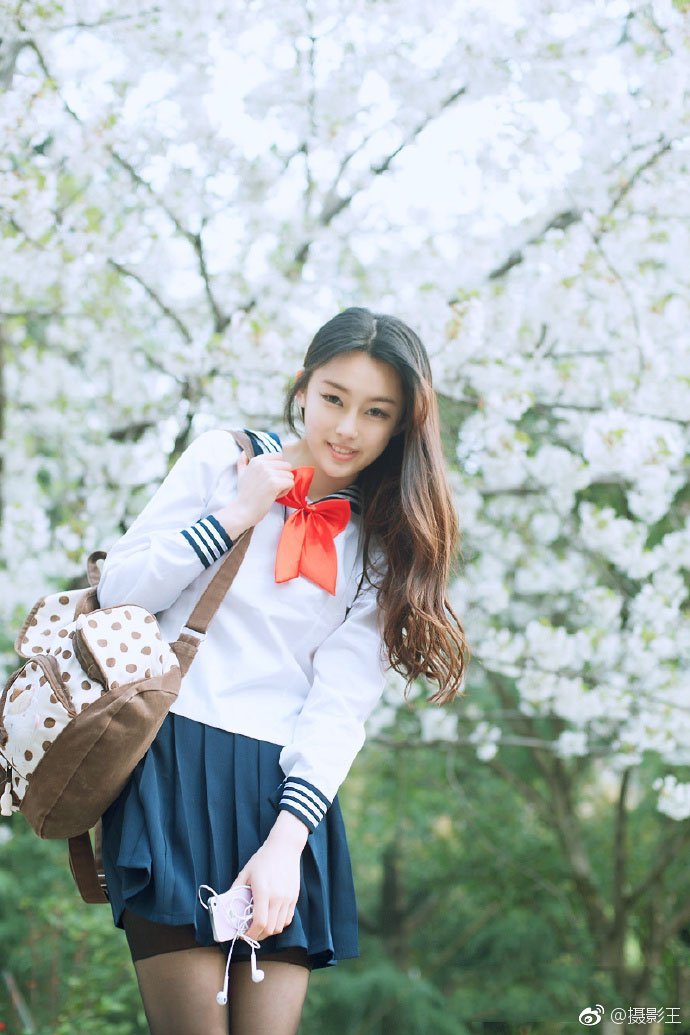 校服美女户外羞涩黑丝性感迷人写真集