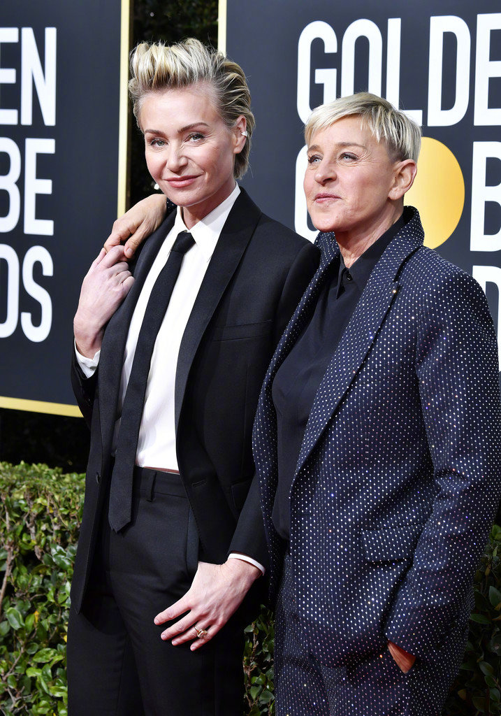 主持人艾伦·德詹尼丝和妻子portia de rossi亮相,一对帅气的爱侣.