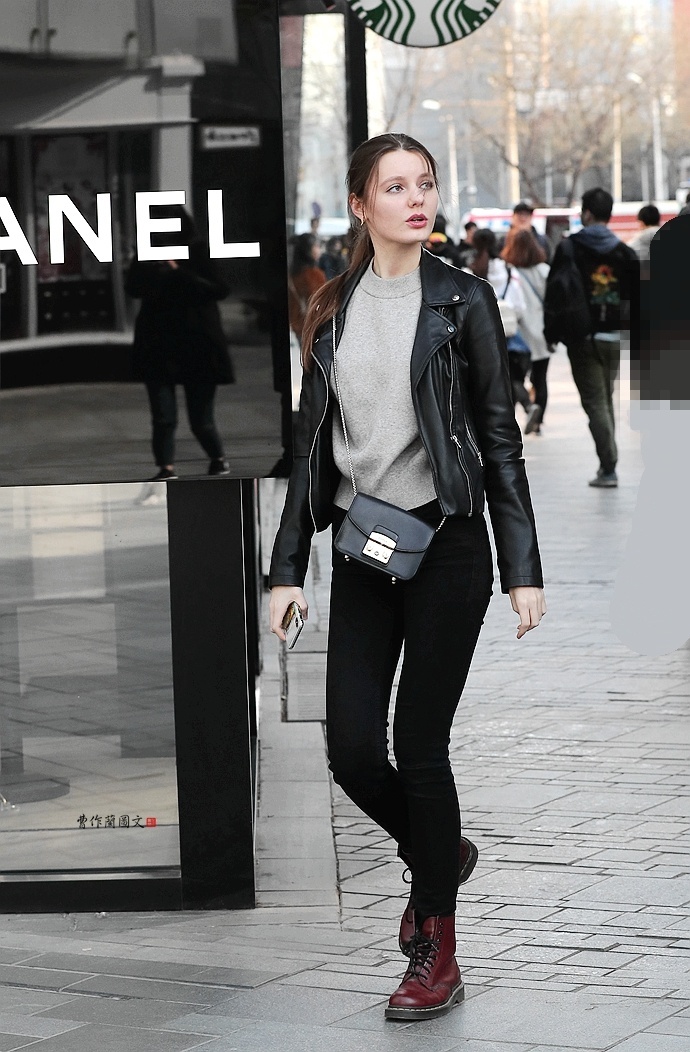 街拍:穿出英姿飒爽感觉的夹克装美女