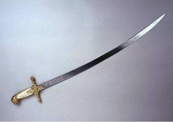 欧洲不分刀剑,十八世纪还有人用剑,欧洲中世纪打仗只用剑吗?